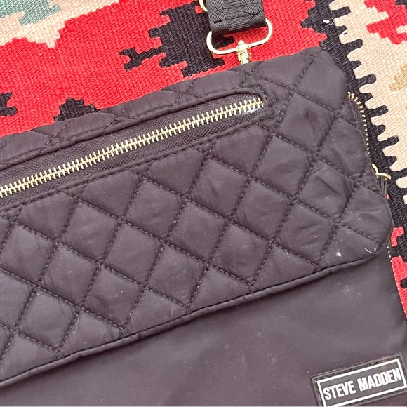 Steve Madden black quilted cross body bag with zippers & inside pockets - Picture 5 of 17